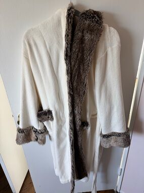 Pottery Barn Cream Bath Robe with Brown Faux Fur Trim